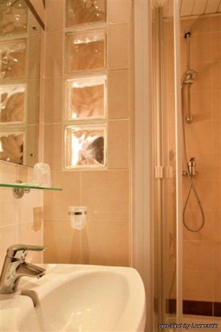 Eiffel Villa Garibaldi Paris Phòng bức ảnh